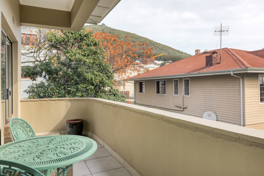 To Let 2 Bedroom Property for Rent in Green Point Western Cape